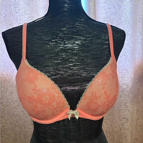 Victoria's Secret BBV Lace Bra - Picture 1 of 4